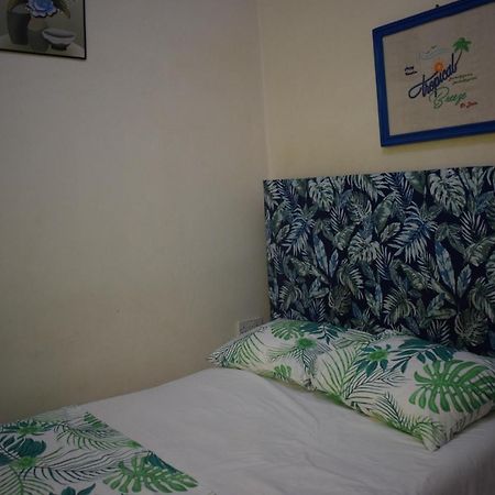 Tropical Breeze Vacation Home And Apartments Гроз-Иле Экстерьер фото